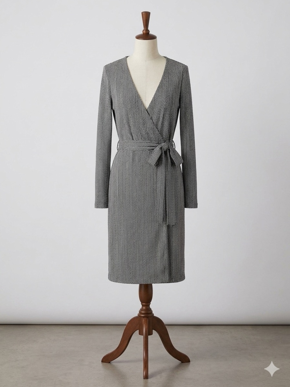 Ann Taylor Chevron Wrap Dress 10P Petite Black White Long Sleeve Geometric
